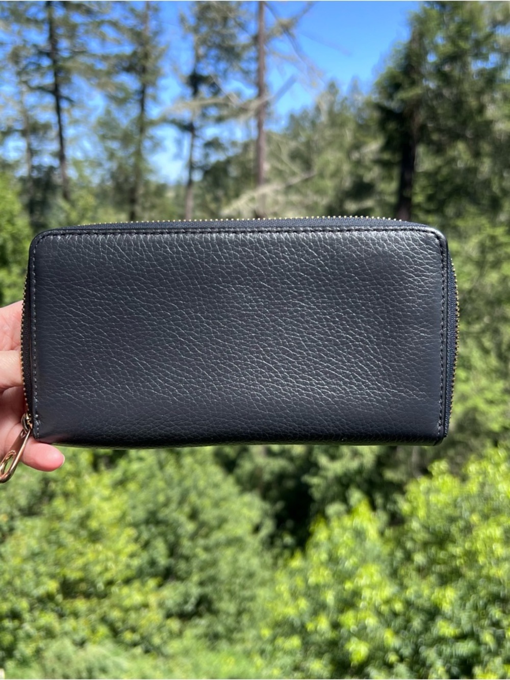 COACH Navy Pebble Leather Wristlet Wallet w Gold Hardware & Wriststrap AUTHENTIC - Picture 4 of 14